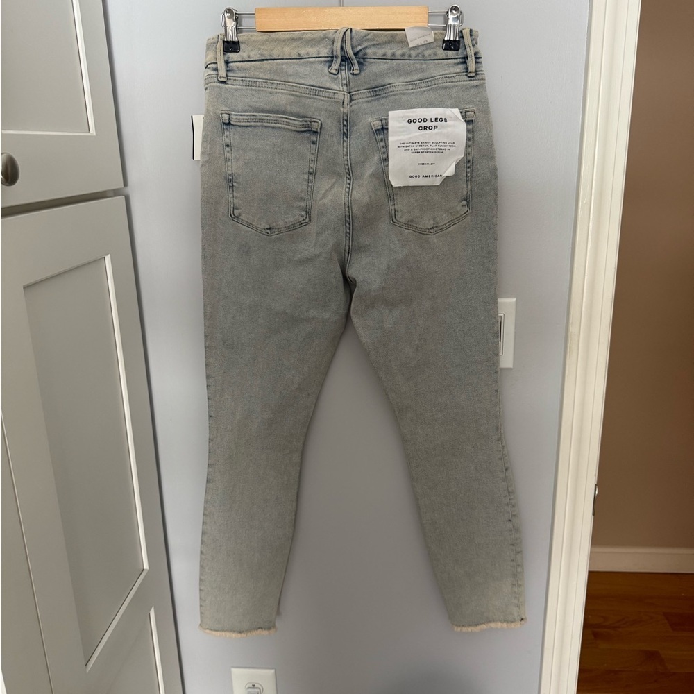 NWT Good American Good Legs Crop Jeans - Picture 7 of 7